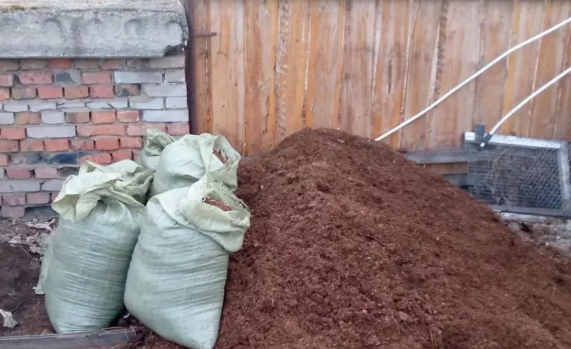 Выбираем ПЕРЕГНОЙ для грядок и клумб.