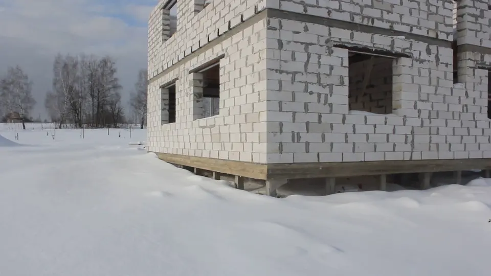 Дом из пеноблоков. Строим перегородки внутри дома.