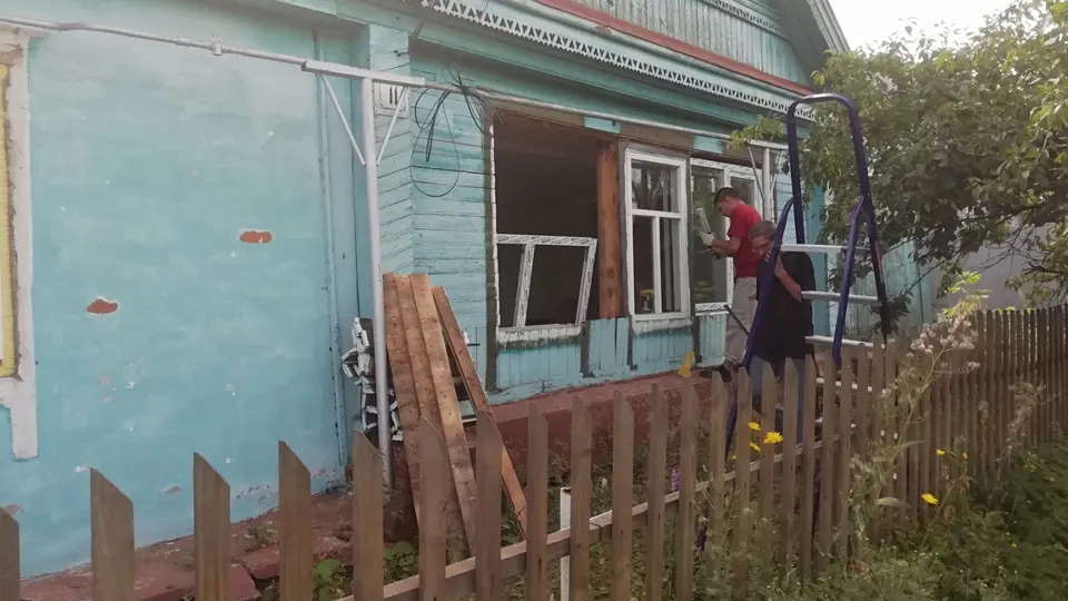 Переделка в старом доме: из 3х окон сделали 2