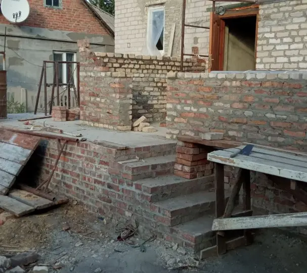 Маленький угол наклона крыши у пристройки