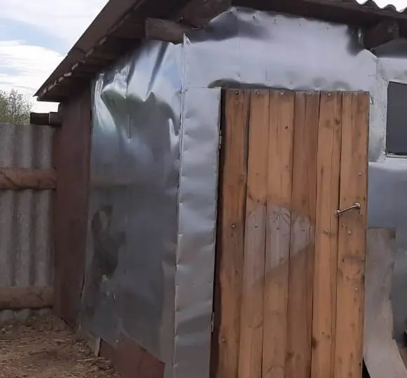 Как облагородить сарай из подручных материалов